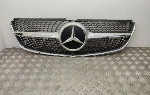 Mercedes-Benz V Class W447 Front bumper upper radiator grill A0008881600 A0008800300 A4478882300