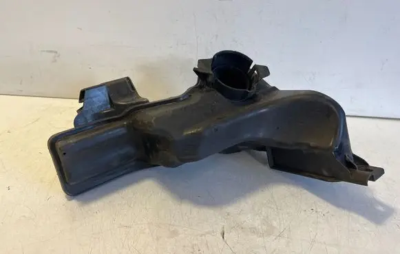 Opel Vivaro Air intake duct part 9810920880