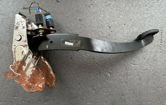 Nissan Terrano Brake pedal 465010X850