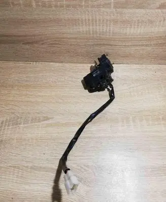 Mazda 626 Front door lock 1528007051