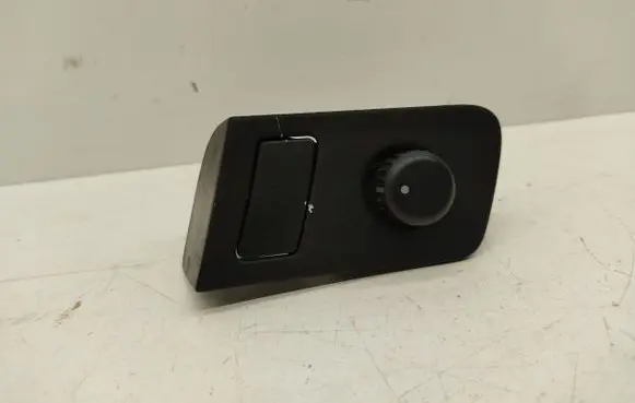 Volkswagen Touran I Wing mirror switch