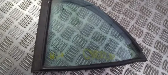 Rear vent window glass