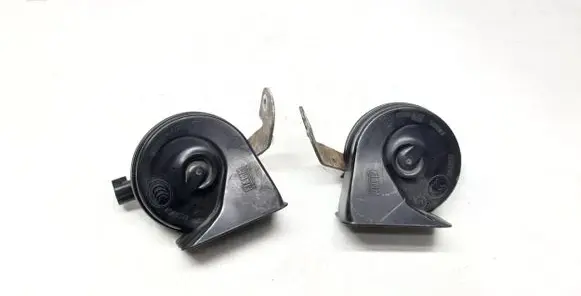 Volvo V40 Horn signal 31283384 31283383