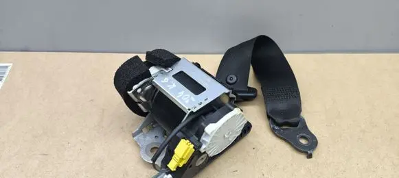 Mercedes-Benz C W204 Rear seatbelt A2048600385