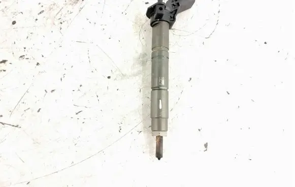 Mercedes-Benz C W204 Fuel injector 6420701387 6420701987