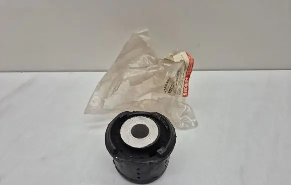 BMW X3 E83 Rear axle beam mounts housing 6770781 33316770781