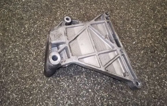 Volkswagen Transporter - Caravelle T5 Engine mounting bracket 070903143C