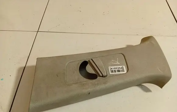 Volkswagen Polo IV 9N3 (B) pillar trim (top) 6q3867243