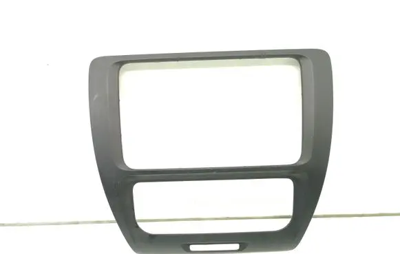 Volkswagen Jetta VI Radio/GPS head unit trim 5C6858069A