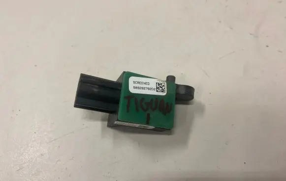 Volkswagen Tiguan Airbag deployment crash/impact sensor 09282782D2 14081503