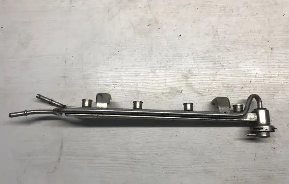 Seat Leon (1M) Fuel main line pipe 06A133317E 06A133035