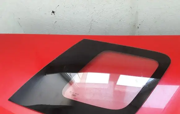Subaru Justy Rear vent window glass 47R004337