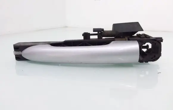 Nissan Primera Front door exterior handle 80611AV600