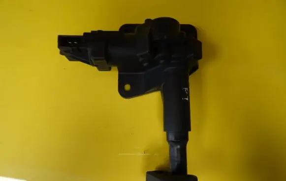 Headlight washer spray nozzle