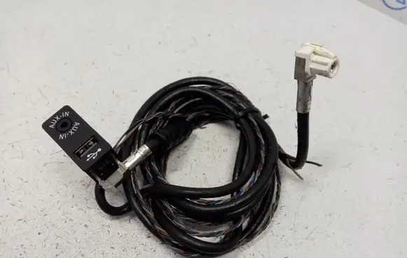 BMW 3 F30 F35 F31 USB socket connector 84109229246 84109229244