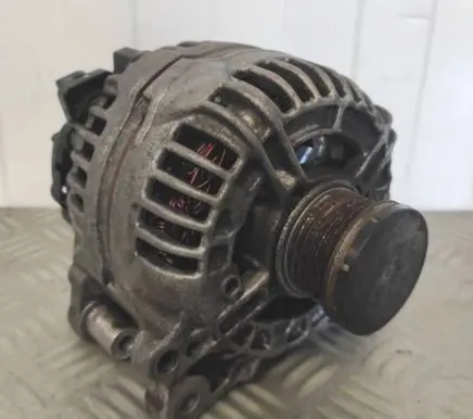 Skoda Octavia Mk2 (1Z) Generator/alternator 03C903023A