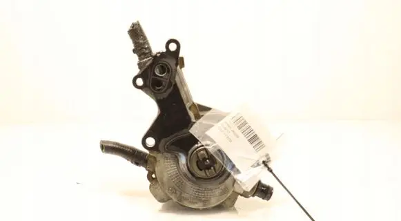 Volkswagen Golf V Vacuum pump 038145215