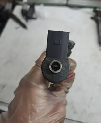 BMW 3 E90 E91 Fuel injector 0445110209