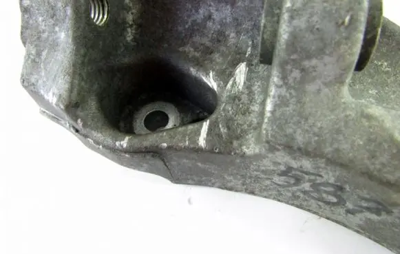 Suzuki Liana Power steering pump mounting bracket Nra