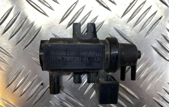 BMW 1 E81 E87 Turbo solenoid valve 70206301