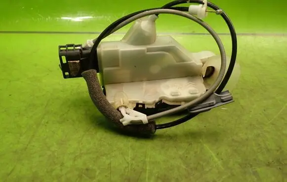 Peugeot 301 Front door lock 16943324