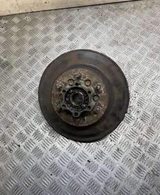 Mitsubishi Pajero Sport I Front wheel hub spindle knuckle