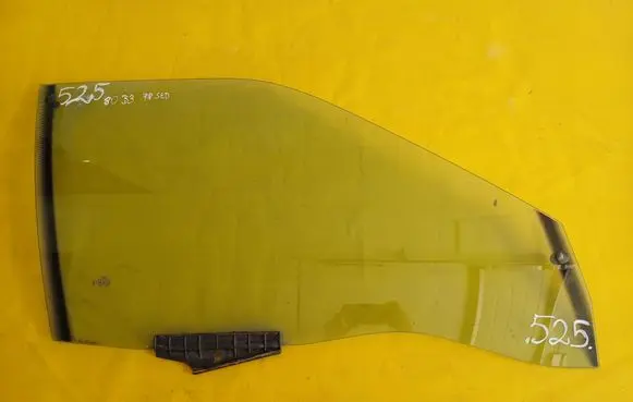 Audi 80 90 B3 Front door window glass four-door