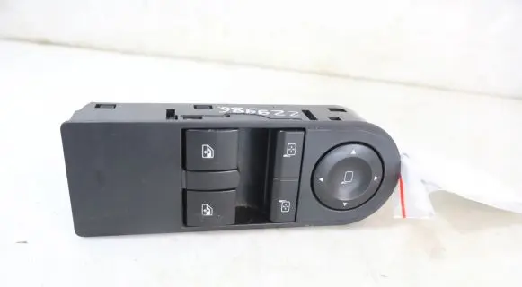 Opel Zafira B Electric window control switch