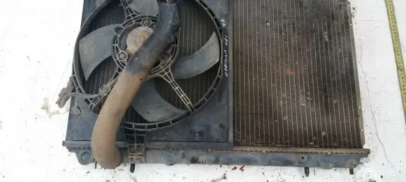 Mitsubishi Carisma Radiator cooling fan shroud