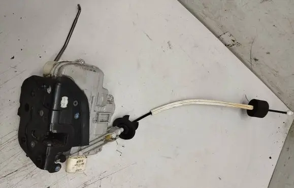 Audi A6 S6 C6 4F Front door lock 4F1837015