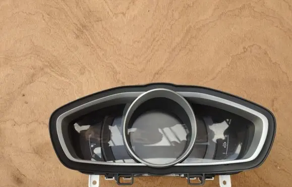 Volvo V40 Speedometer (instrument cluster) 31473473