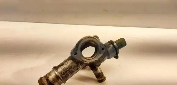 Volkswagen PASSAT B5.5 Engine coolant pipe/hose 038121133A