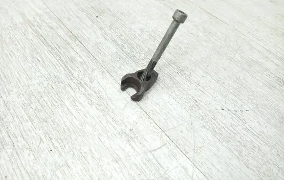 Ford Mondeo MK IV Fuel Injector clamp holder