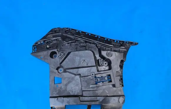 BMW 5 G60 G61 Rear bumper mounting bracket 5A0F8A6