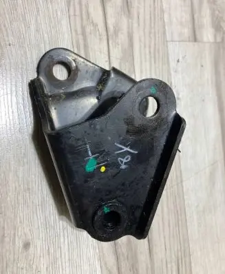 Nissan Micra K14 Engine mounting bracket