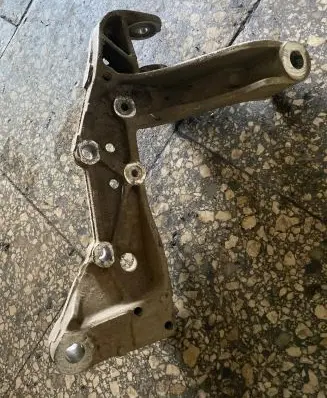 Volkswagen Touran I Front lower control arm/wishbone