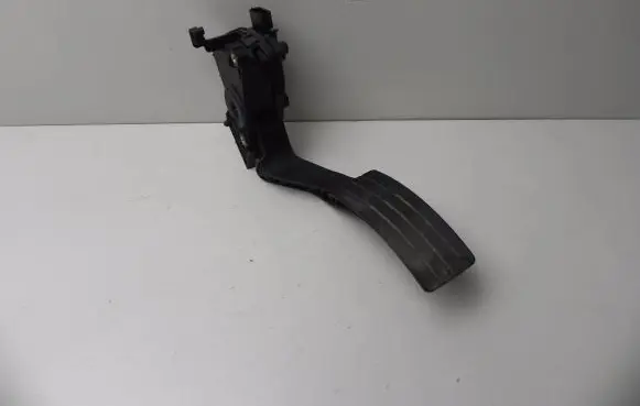 Renault Captur Accelerator throttle pedal 180223454R I4898