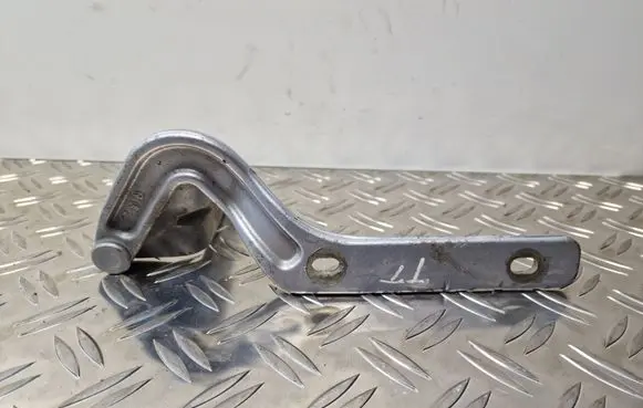 Audi TT Mk1 Tailgate/trunk/boot hinge 8N8827300C