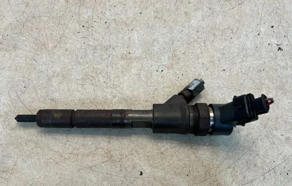 Toyota Auris 150 Fuel injector 0445110227