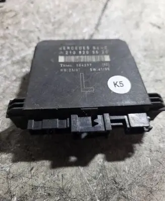 Mercedes-Benz E W210 Door control unit/module 2108203526 354267