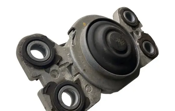 Volvo V70 Engine mount bracket 8G9N7M121BA