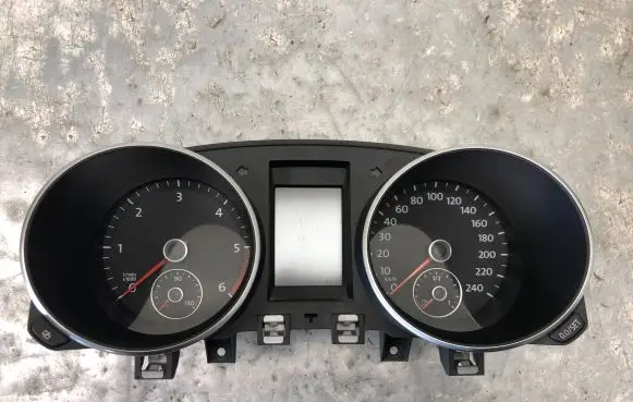 Volkswagen Golf VI Speedometer (instrument cluster) 5K0920870E