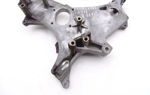Mitsubishi Pajero Engine mounting bracket