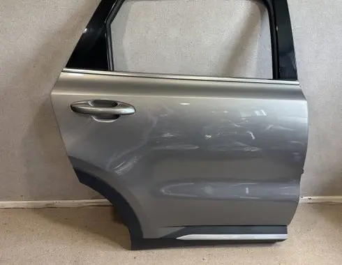 KIA Sorento IV Rear door