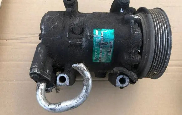 Renault Kangoo I Air conditioning (A/C) compressor (pump) 700111235
