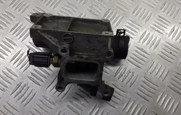 Mazda 5 Thermostat/thermostat housing