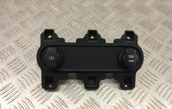 Hyundai Kona I USB socket connector 84639-K4510