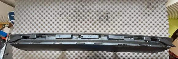 Front bumper lip