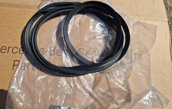 Mercedes-Benz B W247 Seal rubber (tailgate) A2477402200