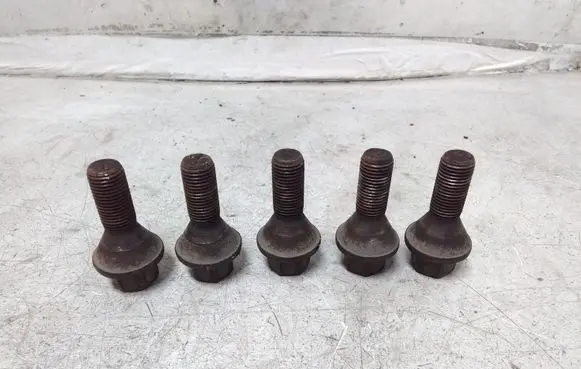 Opel Vivaro Nuts/bolts 